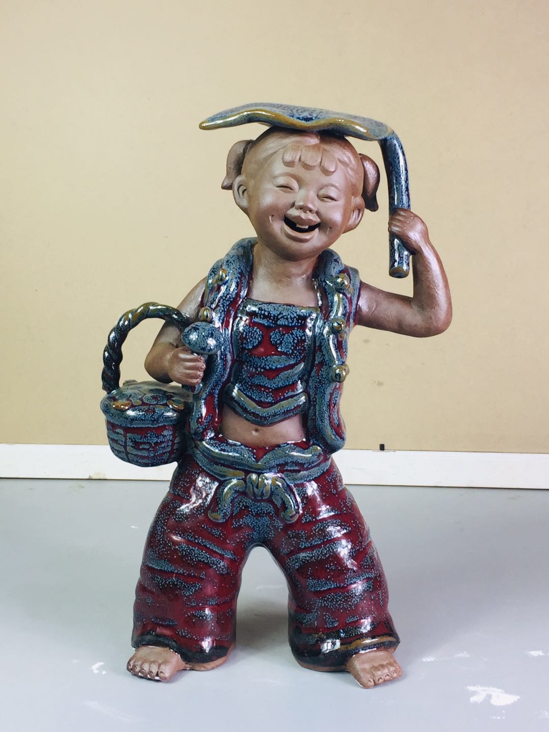 采蘑菇的小姑娘